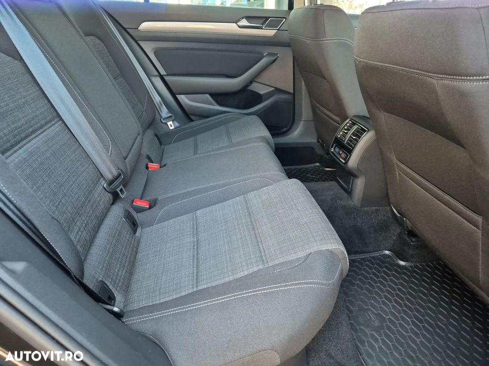 Volkswagen Passat 2.0 TDI DSG Advance - 24