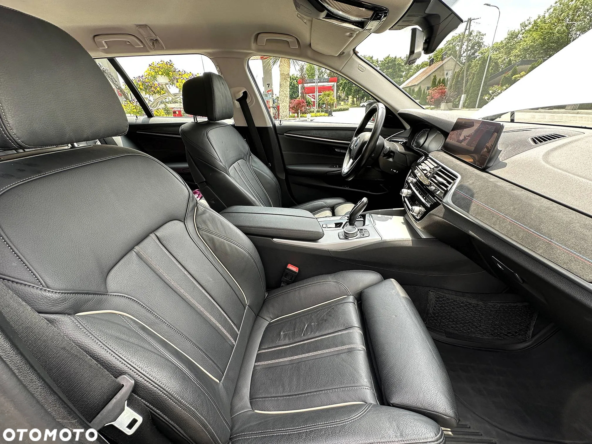 BMW Seria 5 530d xDrive Touring - 11