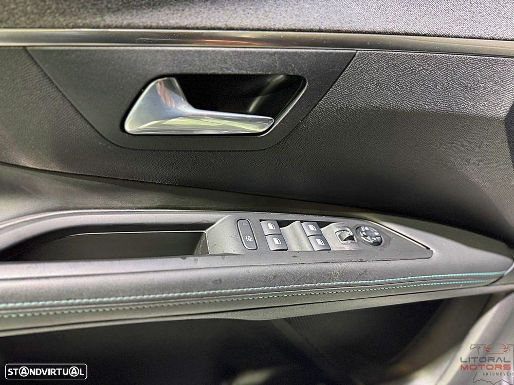 Peugeot 3008 1.6 Hybrid Allure Pack e-EAT8 - 17