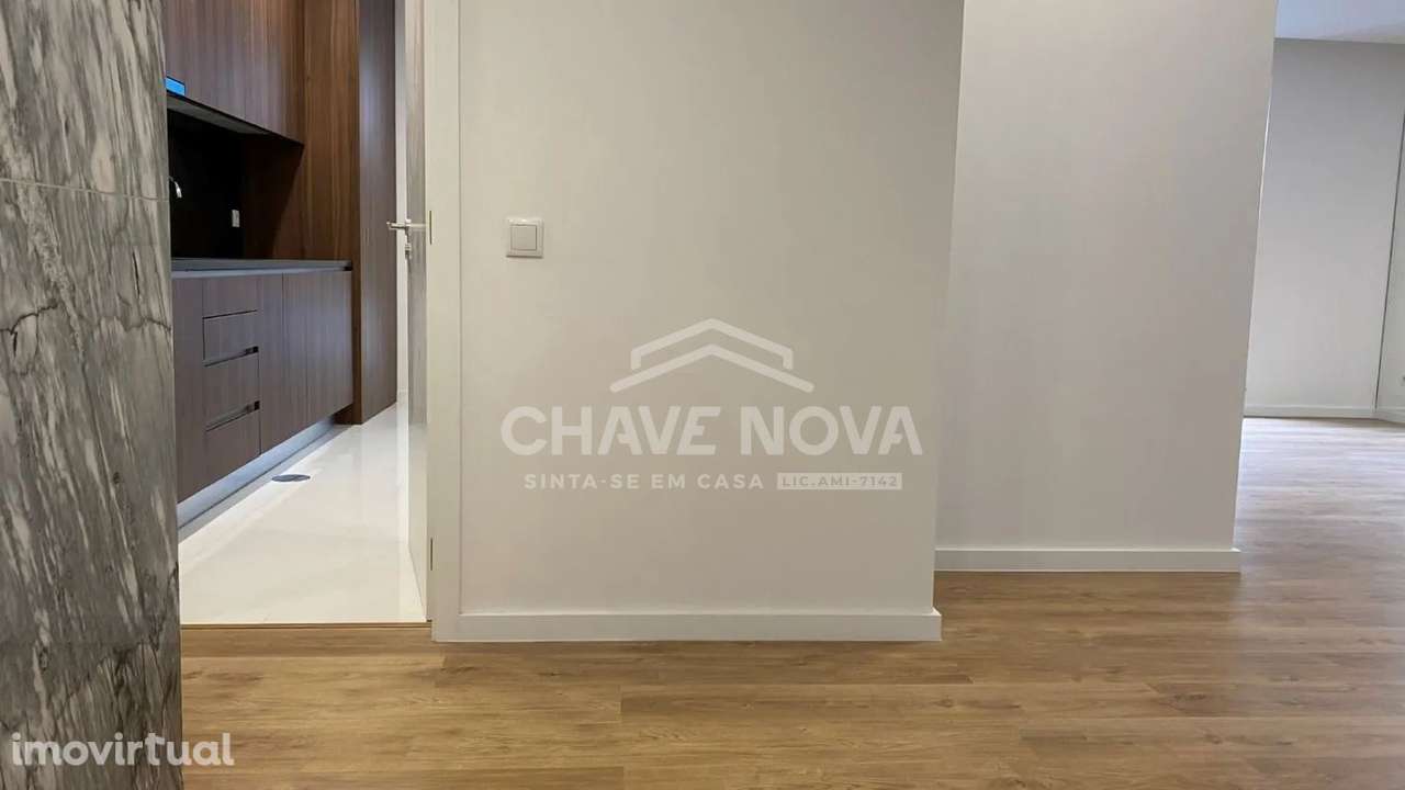 T4 c/ Lugar de Garagem próximo à Rotunda da Boavista - Grande imagem: 5/14