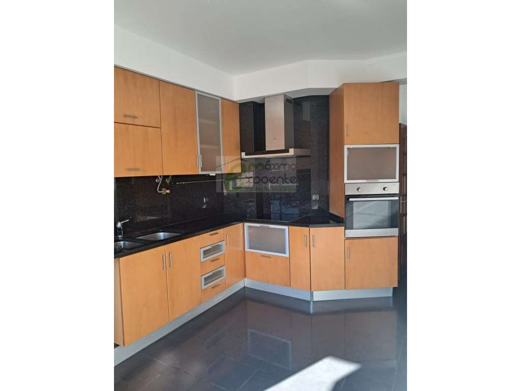 Apartamento T4 em Torres Novas junto ao LIDL - Grande imagem: 2/19