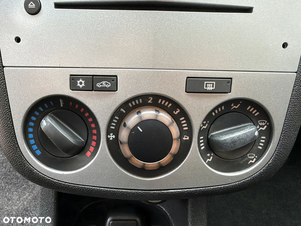 Opel Corsa 1.2 16V Enjoy - 11