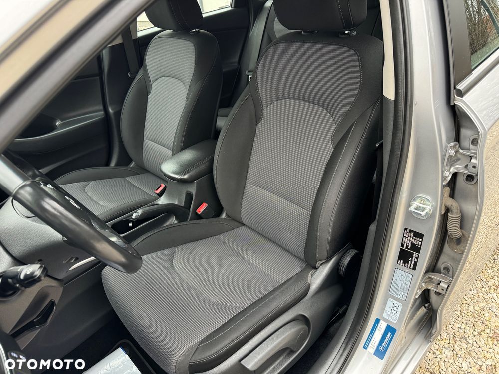 Hyundai i30 1.5 DPI Classic + - 11