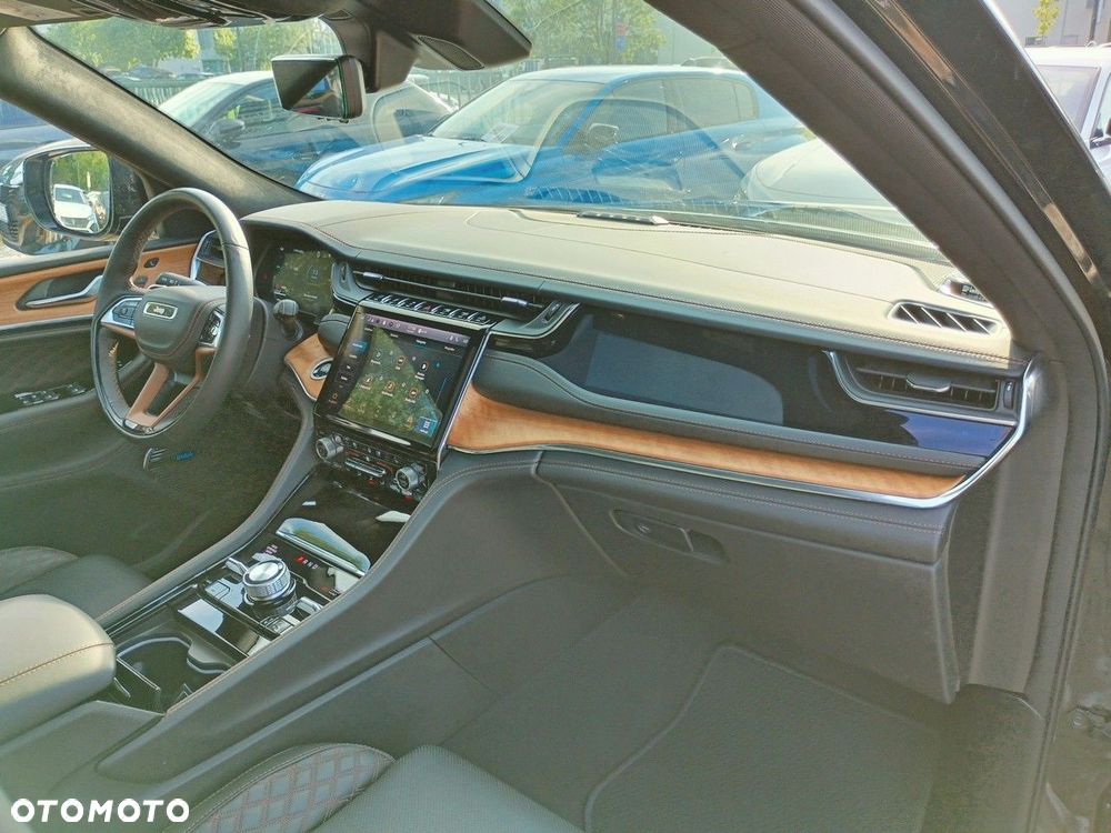 Jeep Grand Cherokee - 16