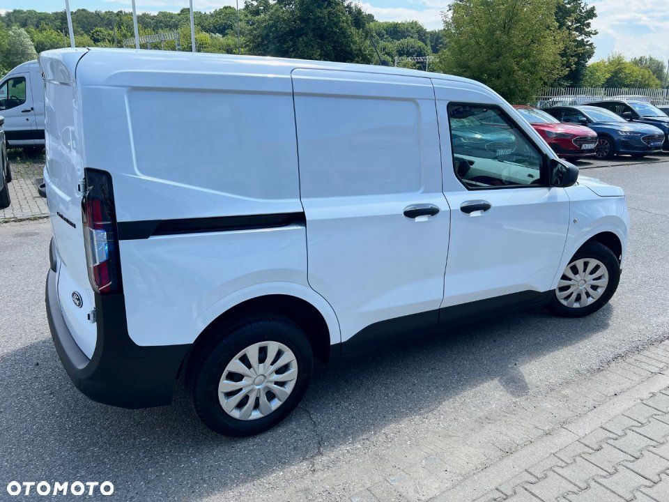 Ford Transit Courier - 6