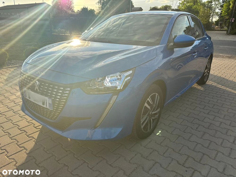 Peugeot 208 - 8