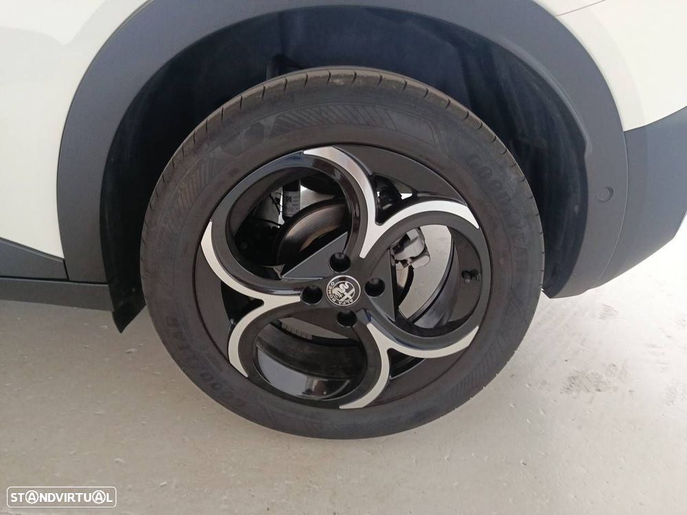 Alfa Romeo Junior 1.2 Speciale eDCT6 - 11