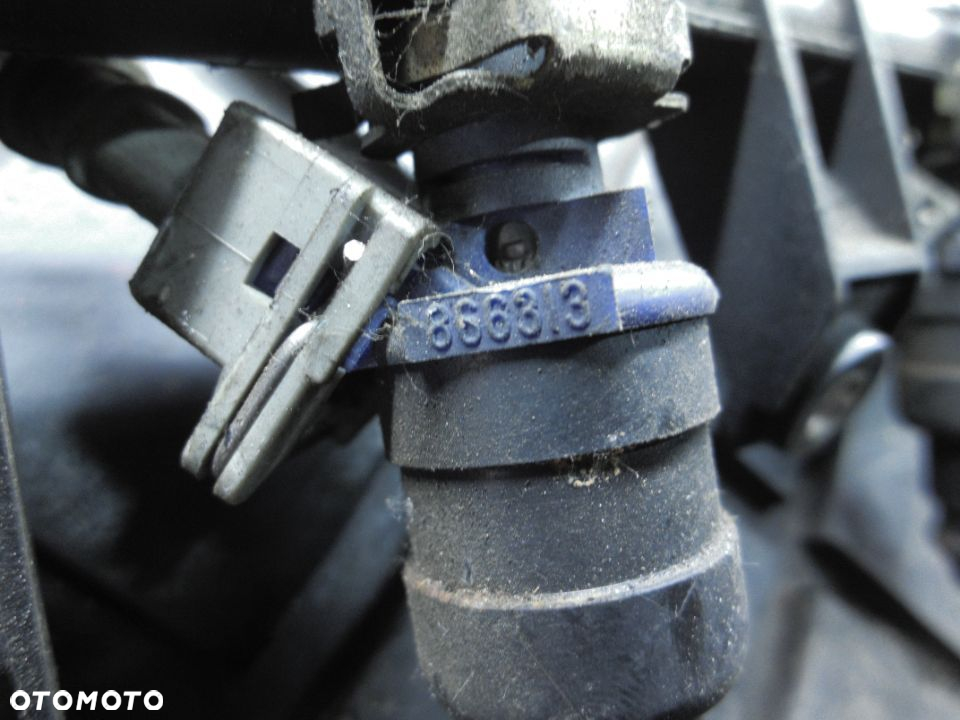 WTRYSKI WTRYSKIWACZE RENAULT CLIO KANGOO MEGANE SCENIC 866313 1.6 8V CENA ZA KOMPLETNA LISTWĘ - 2