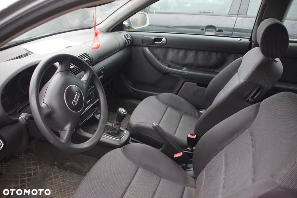 Auto na części - Audi A3 8L Lift 1.6 8V 102 KM AVU DUU LY7W 2002R Silnik Skrzynia Drzwi Maska Klapa Zderzak Lampa Lusterko Szyba Deska Kokpit Sterownik Moduł Czujnik Licznik Panel Kierownica - 9