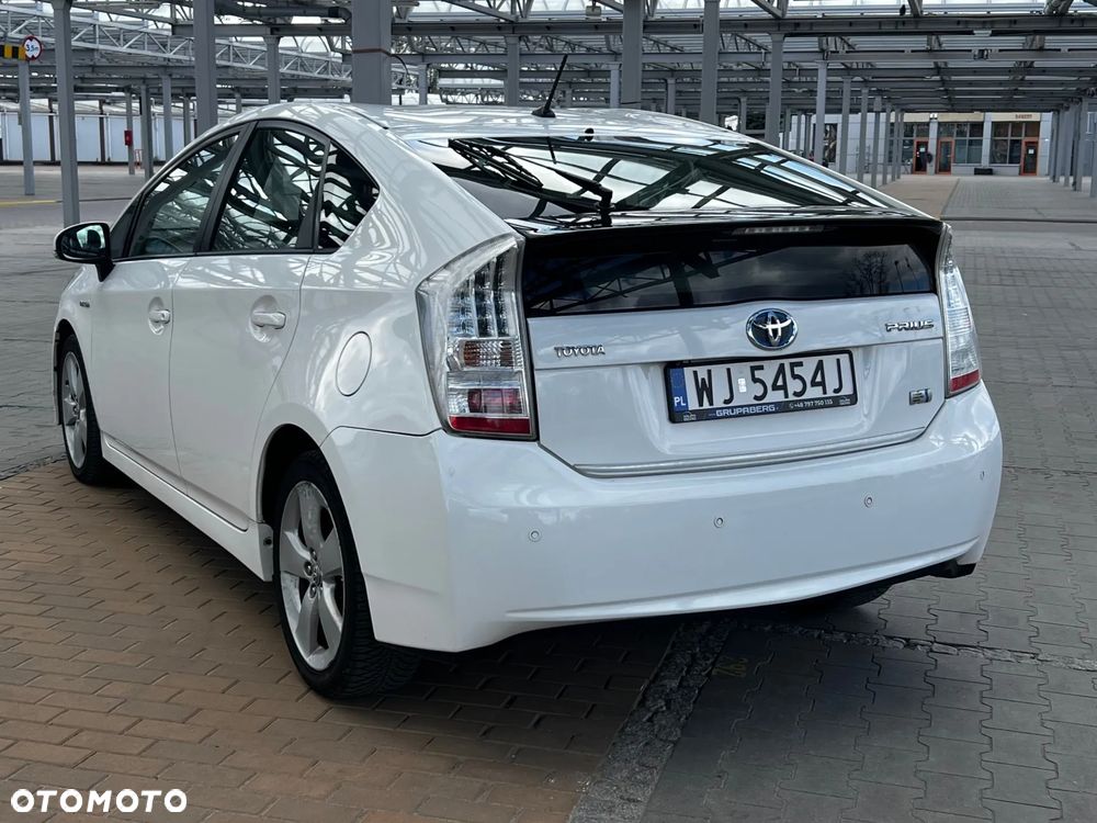 Toyota Prius (Hybrid) Executive - 6
