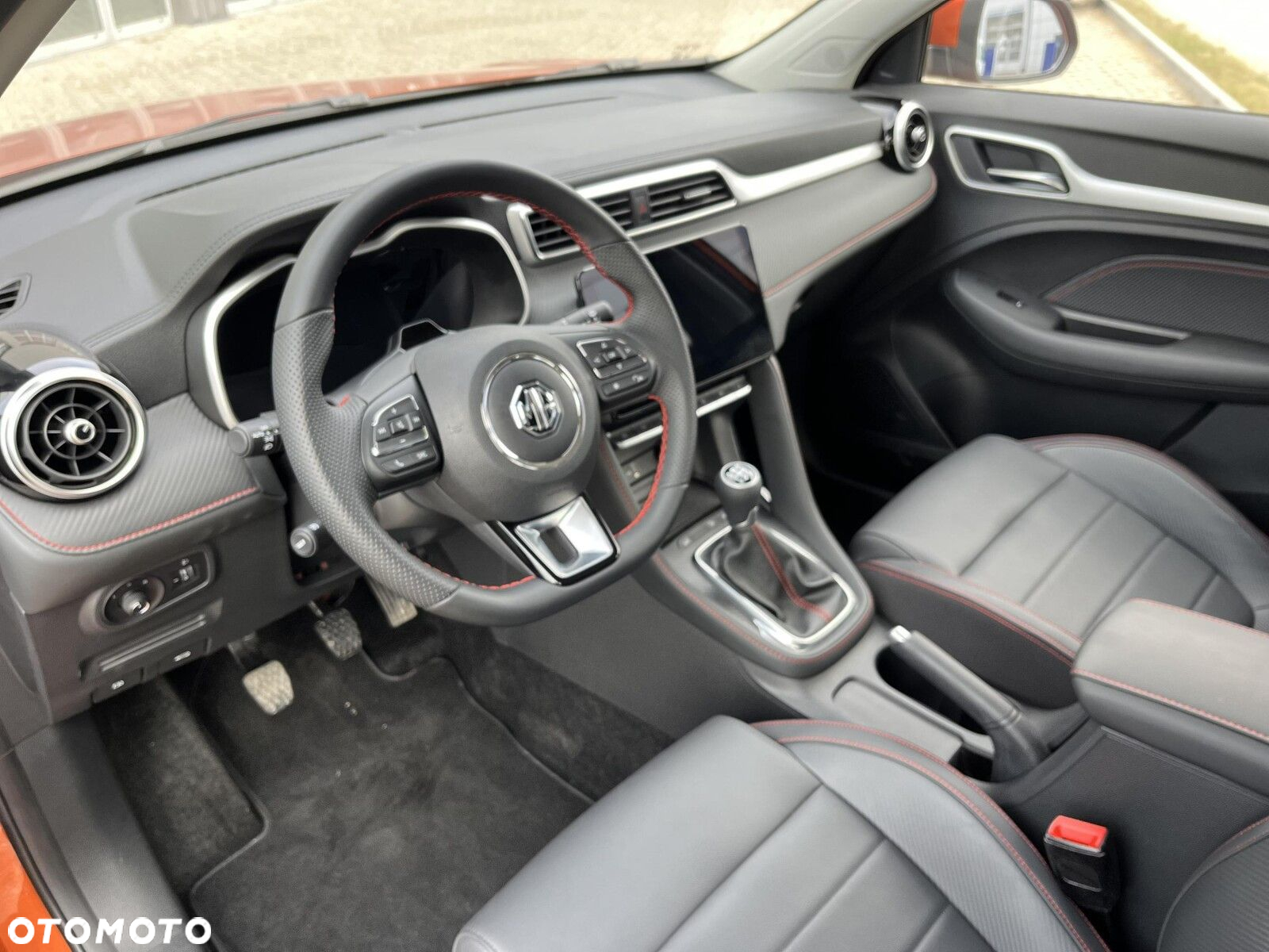 MG ZS - 12
