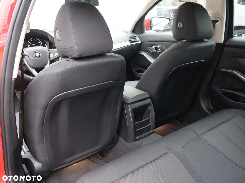 BMW Seria 3 - 16