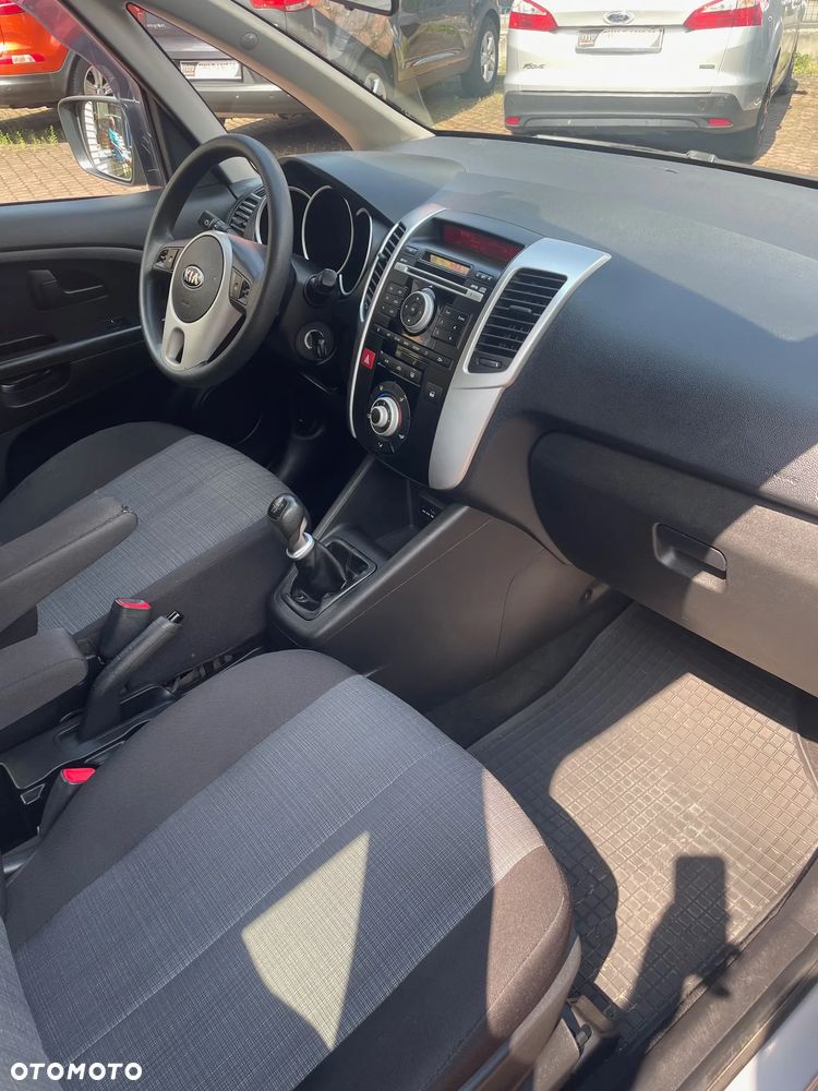 Kia Venga - 12