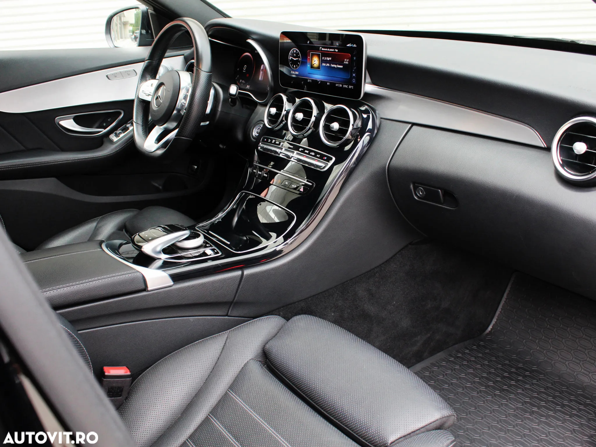 Mercedes-Benz C 220 d 4Matic T 9G-TRONIC AMG Line - 13