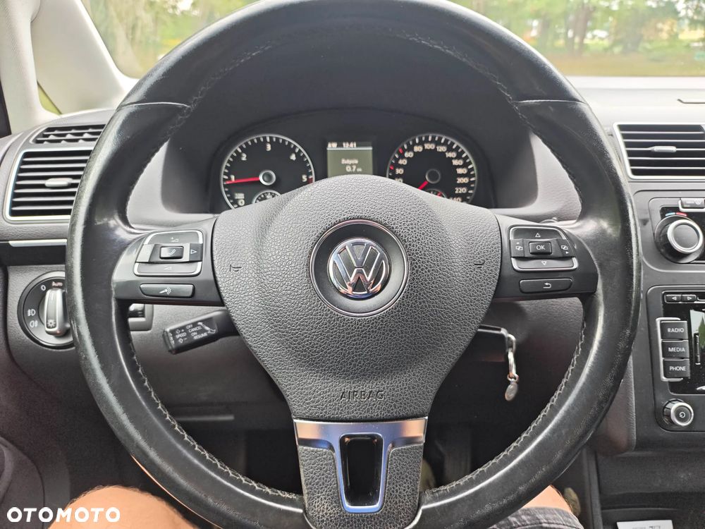Volkswagen Touran 1.6 TDI DPF BlueMotion Technology Highline - 25
