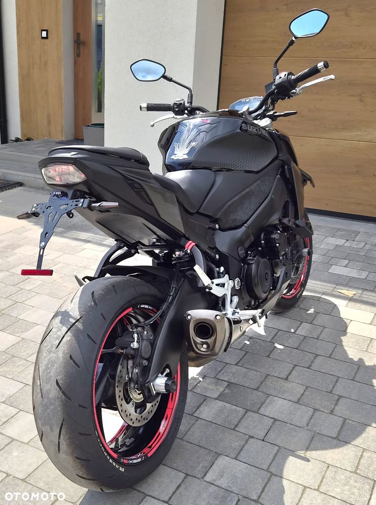Suzuki GSX - 11