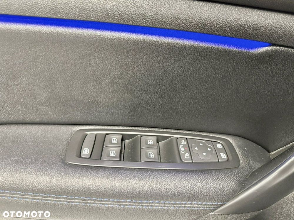 Renault Megane ENERGY TCe 205 EDC GT - 18