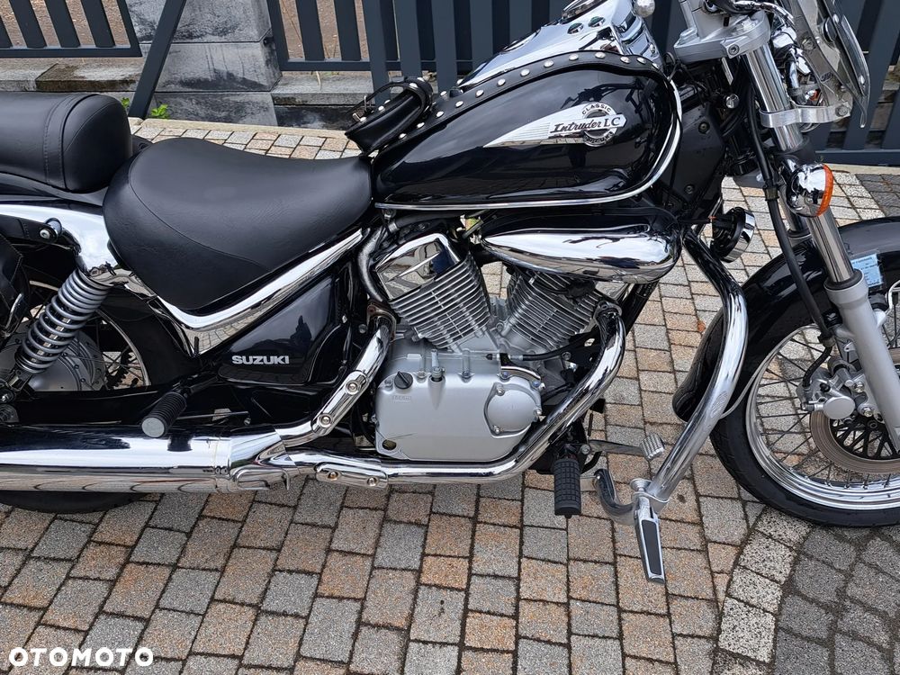 Suzuki Intruder - 3