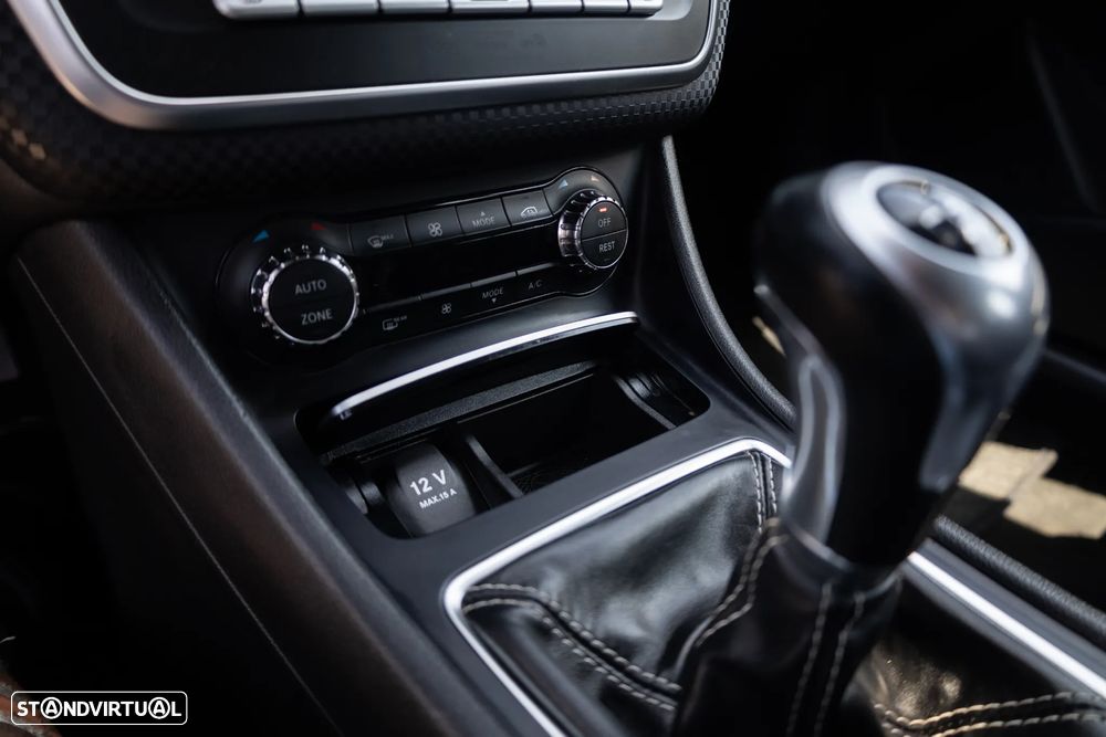 Mercedes-Benz A 180 d AMG Line - 22