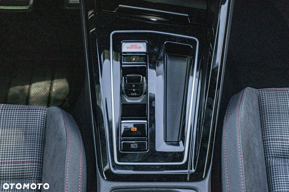 Volkswagen Golf - 26