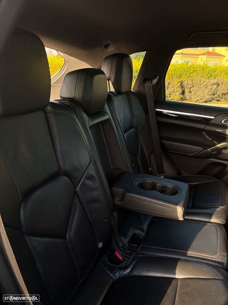 Porsche Cayenne S - 8
