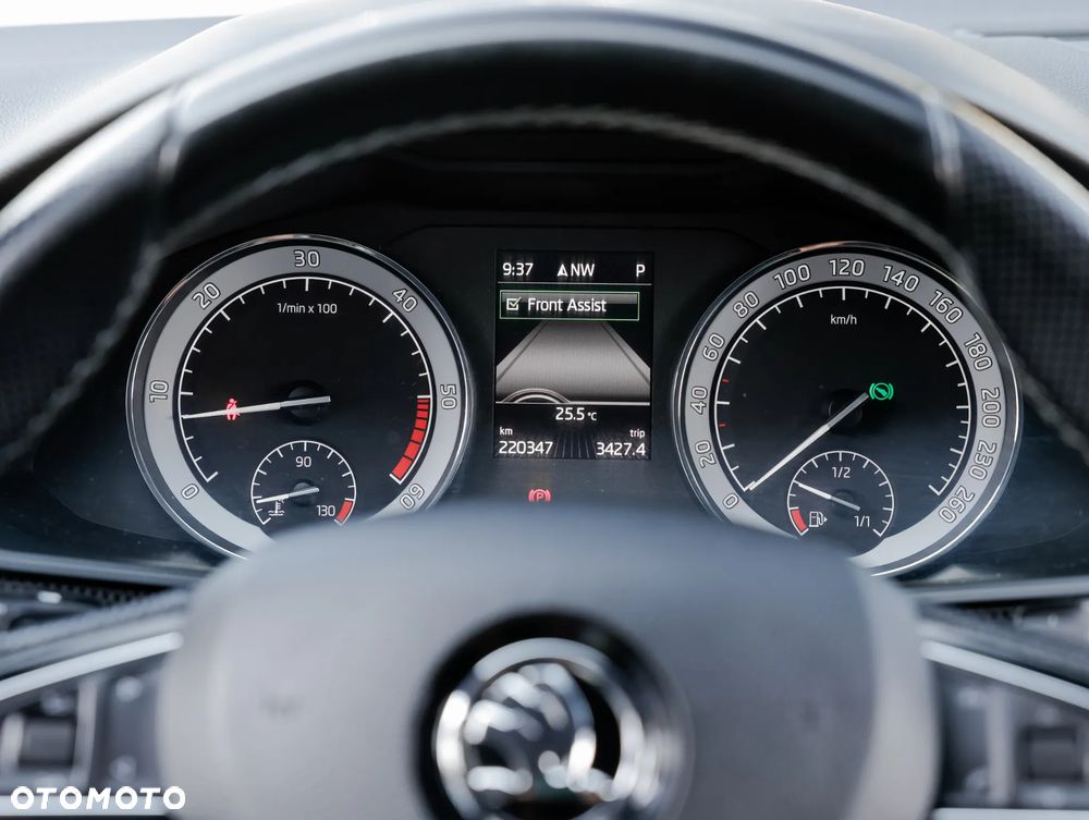 Skoda Superb 2.0 TDI Sportline DSG - 23