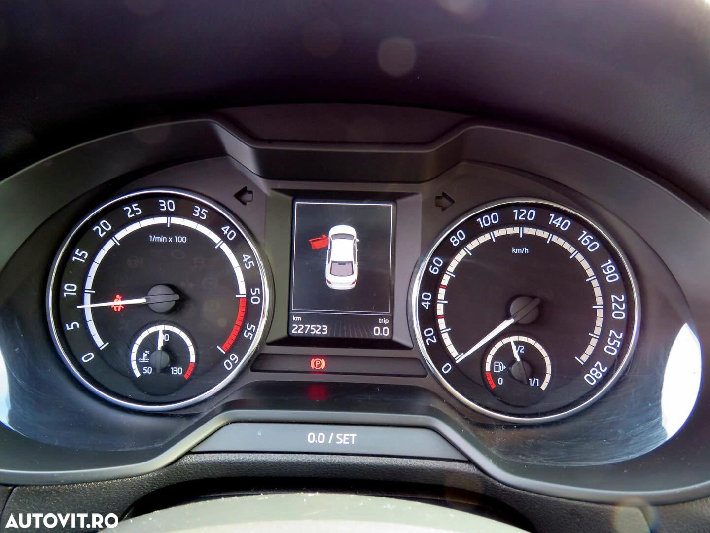 Skoda Octavia 2.0 TDI RS DSG - 13
