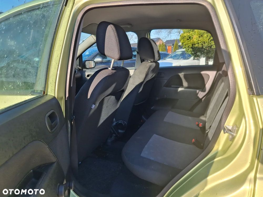 Ford Fiesta 1.3 Futura - 22