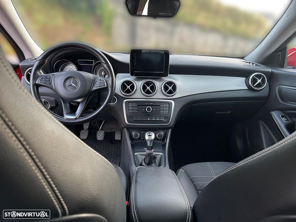 Mercedes-Benz CLA 180 d Urban - 12