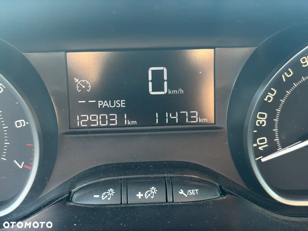 Peugeot 208 - 16