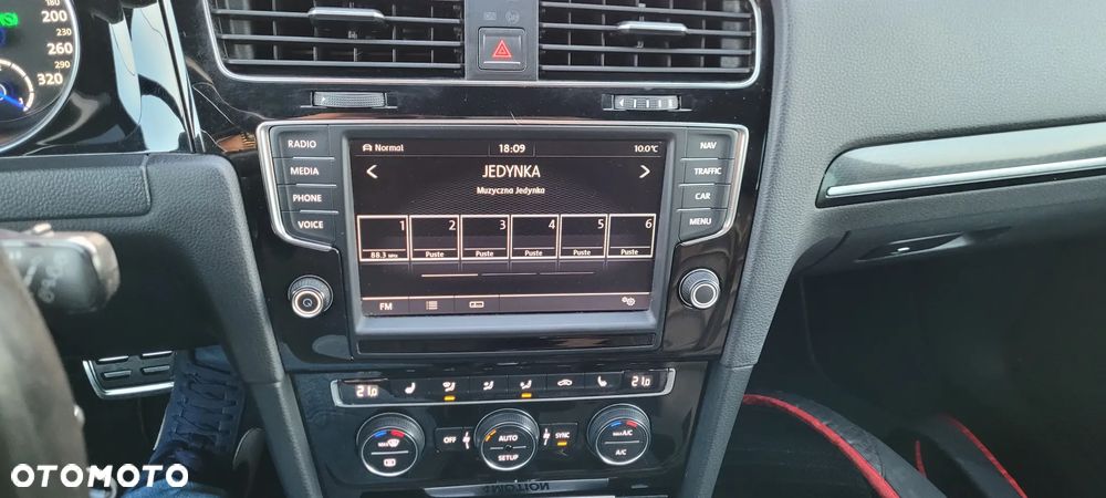 Volkswagen Golf - 24