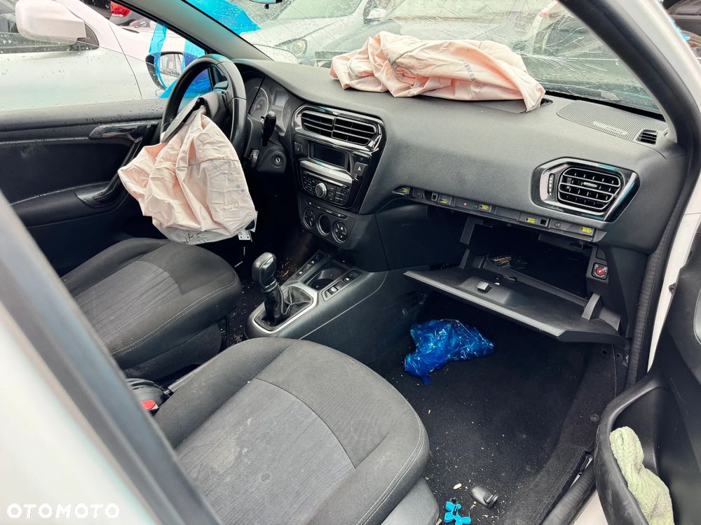 PEUGEOT 301 2017 *SAMOCHÓD NA CZĘŚCI* 6192 EWP - LAKIER BIAŁY BANQUISE  MASKA, LAMPA, DRZWI, LUSTERKO, ZDERZAK, GRILL, BŁOTNIK, KLAPA, BELKA, DESKA, FOTELE, KANAPA, ĆWIARTKA KIEROWNICA, TARCZE, ZACISKI, ZAWIESZENIE, KOMPLETNY PRZÓD, KOMPLETNY TYŁ, LICZNIK, ZEGARY, PRAWE LEWE PRZÓD TYŁ - 5