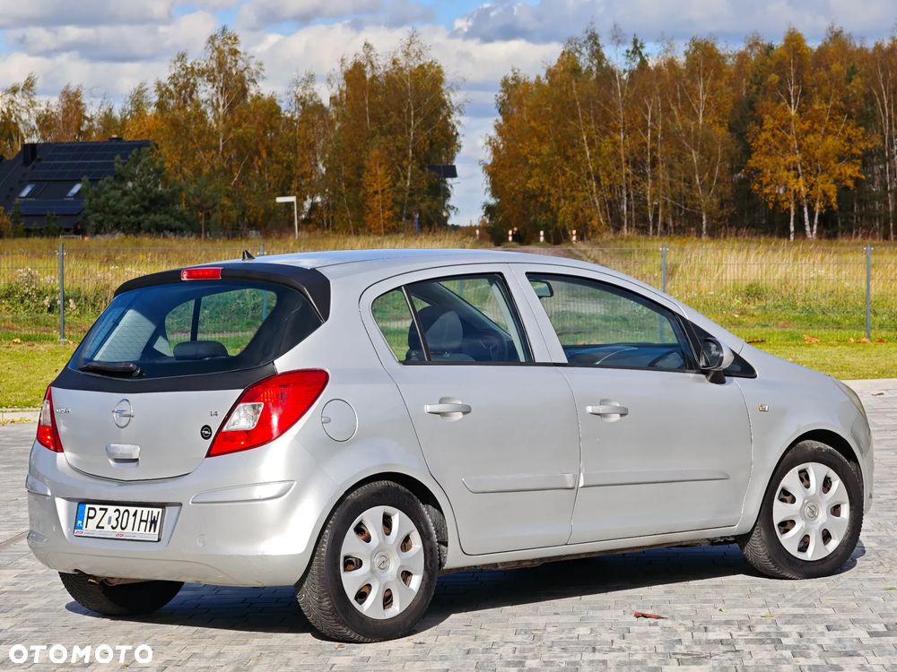 Opel Corsa 1.4 16V Cosmo - 7