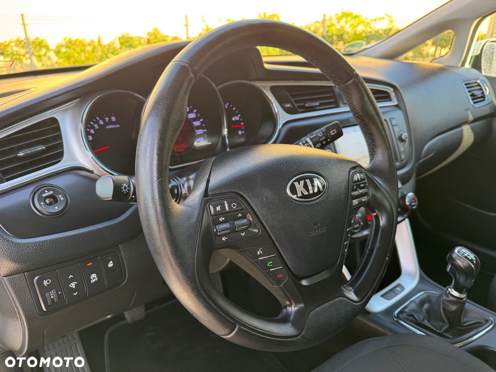 Kia Ceed 1.4 CVVT ISG Dream Team Edition - 18