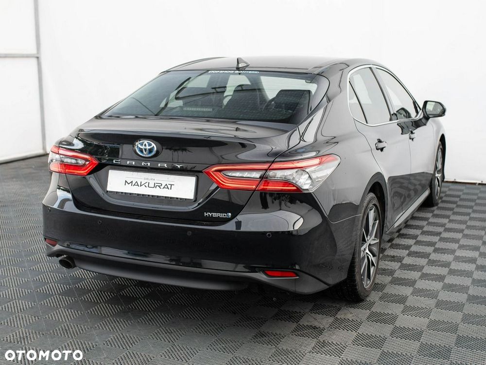Toyota Camry - 6