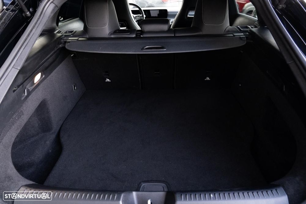 Mercedes-Benz CLA 250 e Shooting Brake AMG Line - 22