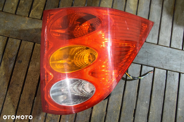 Peugeot 1007 Lampa tylna prawa prawy tył EUROPA