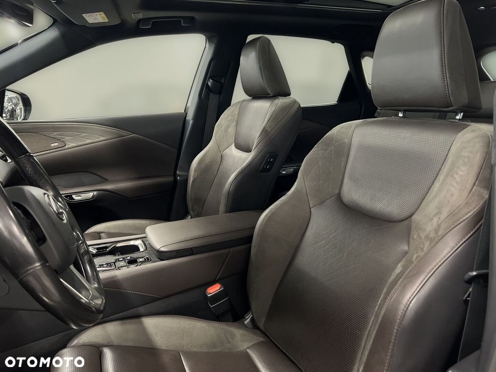 Lexus RX 450h+ Omotenashi - 11
