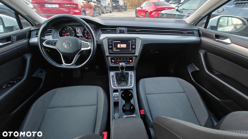 Volkswagen Passat - 11