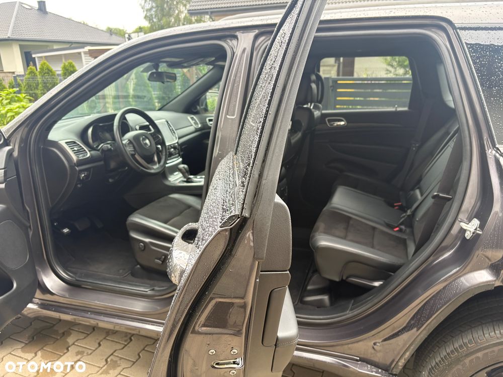 Jeep Grand Cherokee - 12