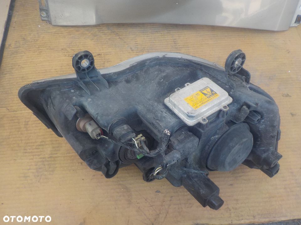 CHRYSLER GRAND VOYAGER V LAMPA XENON LEWY PRZÓD UK - 2