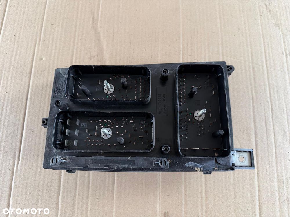 Skrzynka bezpieczników moduł BSI Opel Astra H III Zafira B 13220435 JC - 3