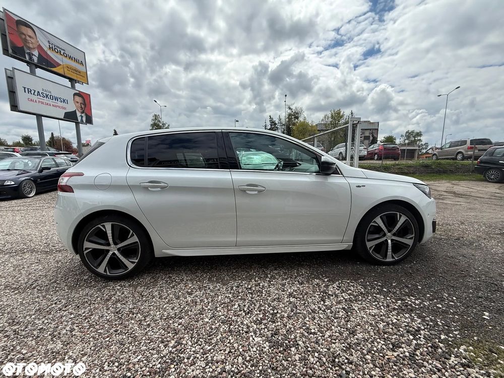 Peugeot 308 - 8