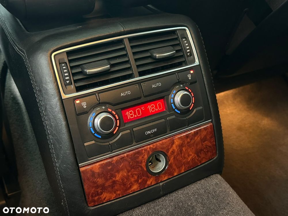 Audi A8 4.2 Quattro - 21
