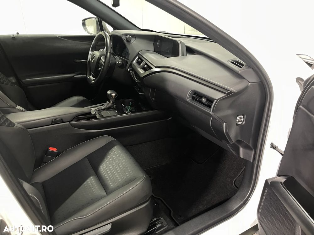 Lexus UX 250h Executive Line - 10