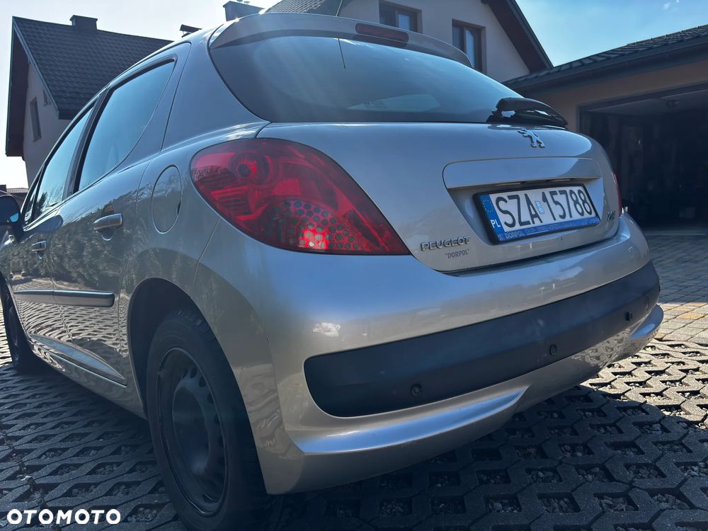Peugeot 207 1.4 16V Trendy - 10