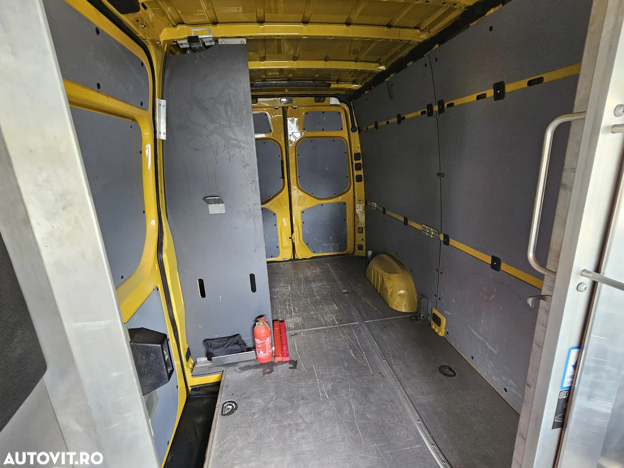 Mercedes-Benz Sprinter - 11