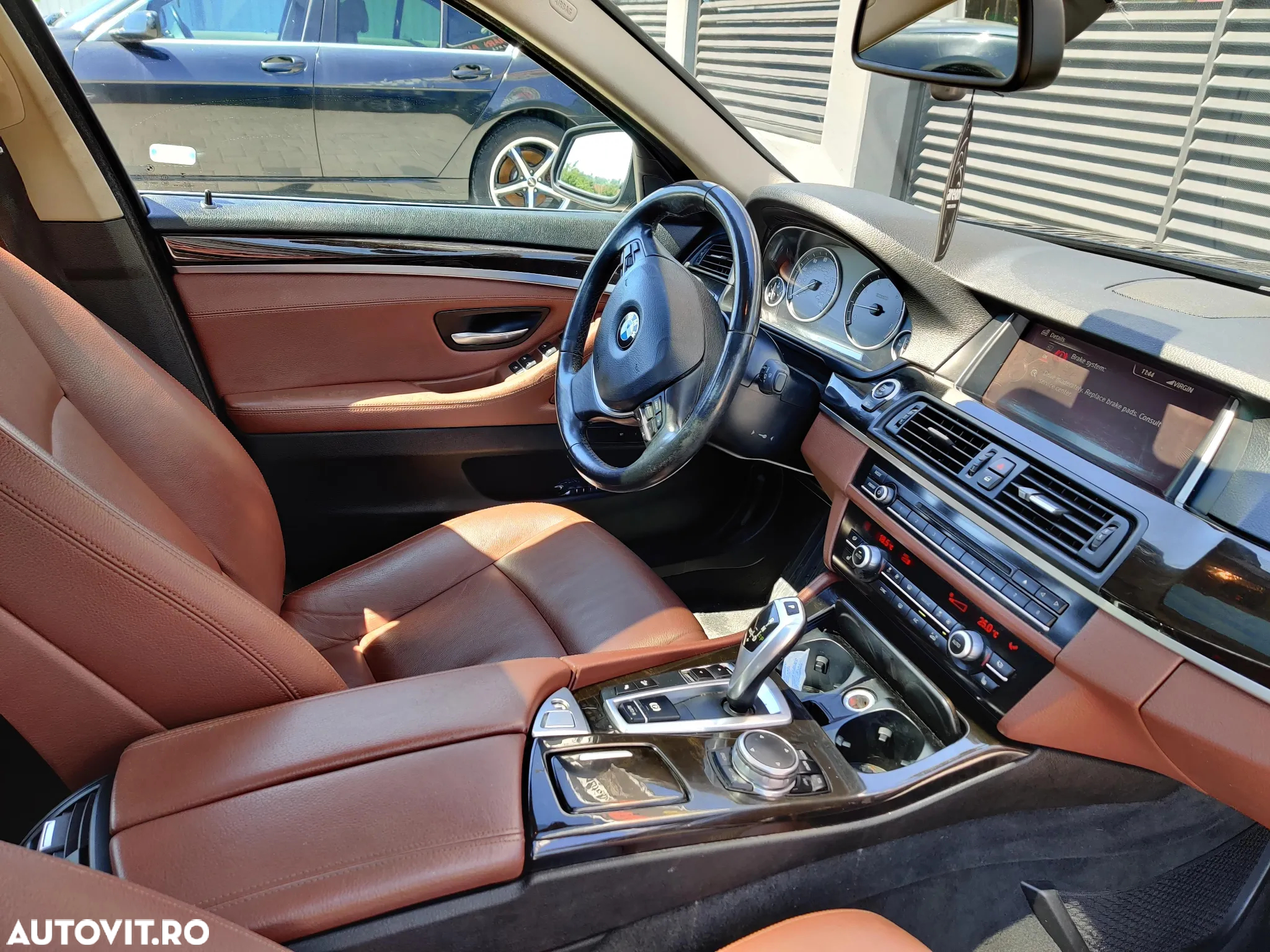 BMW Seria 5 528i xDrive AT - 10