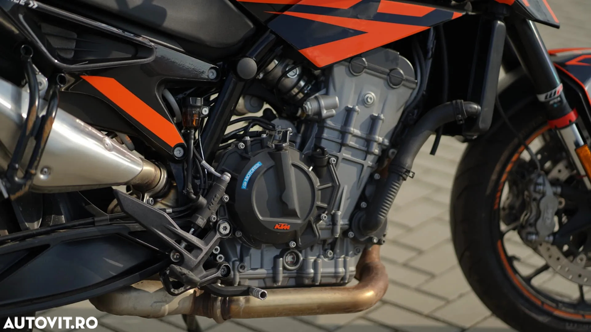 KTM 890 Duke R - 6