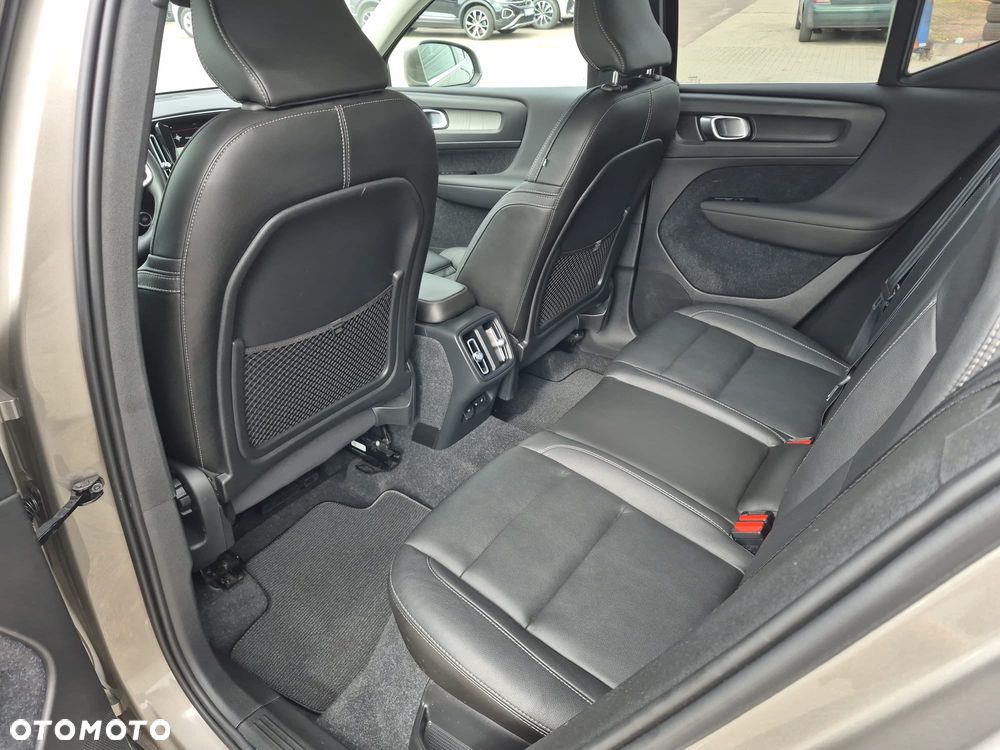 Volvo XC 40 - 24